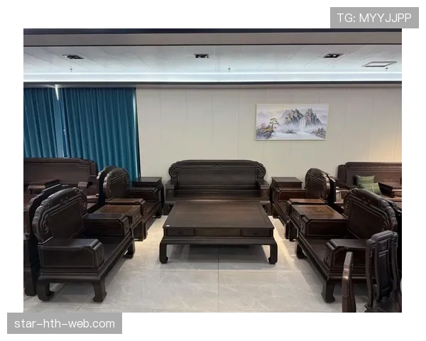 刷到掌敏洁随手一张客厅照，我就默默算着要攒多少个月工资才能坐她那张沙发