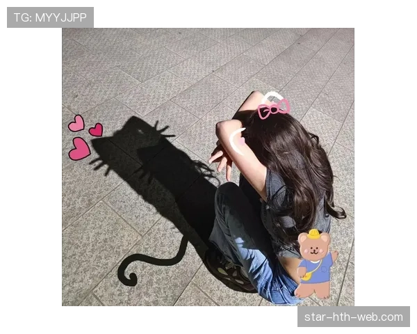 凯蒂莱德基休息日光鲜到离谱，普通泳池边根本看不到她的影子